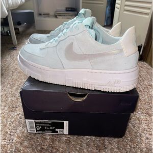 Nike Air Force 1 Pixel